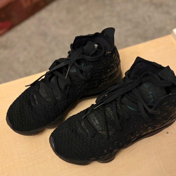 Nike LeBron 17 “Currency” colorway - Picture 2 of 5